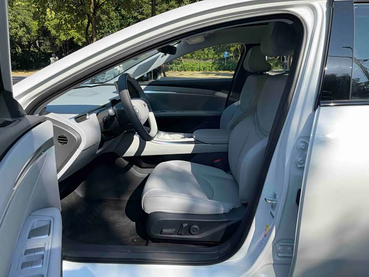 Фото 7 - XPeng Mona M03