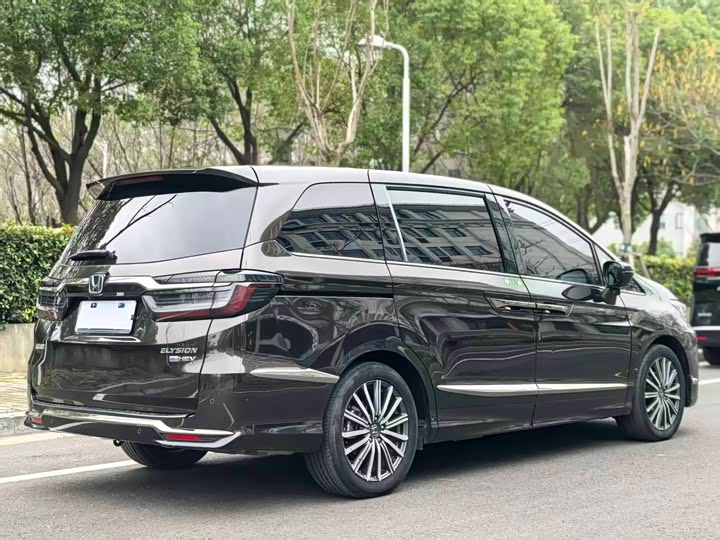 Фото 5 - Honda Elysion