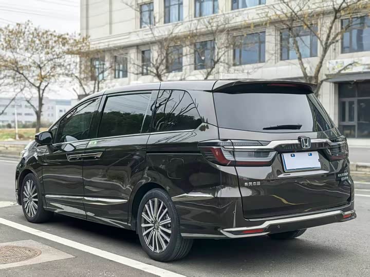 Фото 6 - Honda Elysion