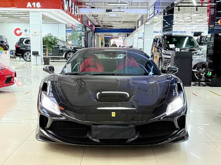 Photo 2 - Ferrari F8