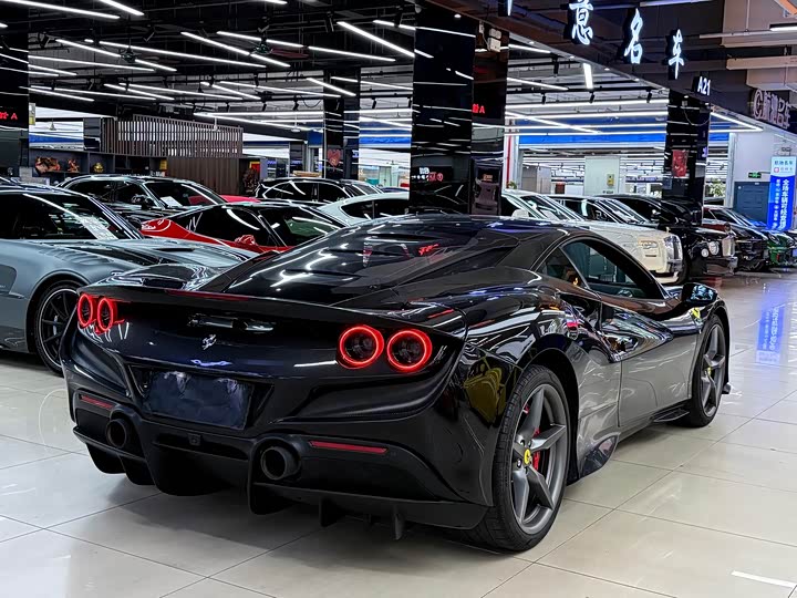 Photo 5 - Ferrari F8