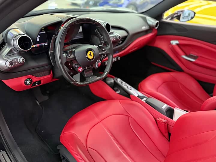 Photo 7 - Ferrari F8