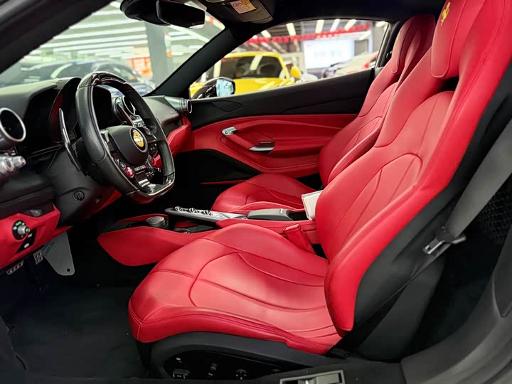 Photo 8 - Ferrari F8