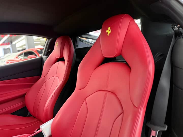 Photo 9 - Ferrari F8