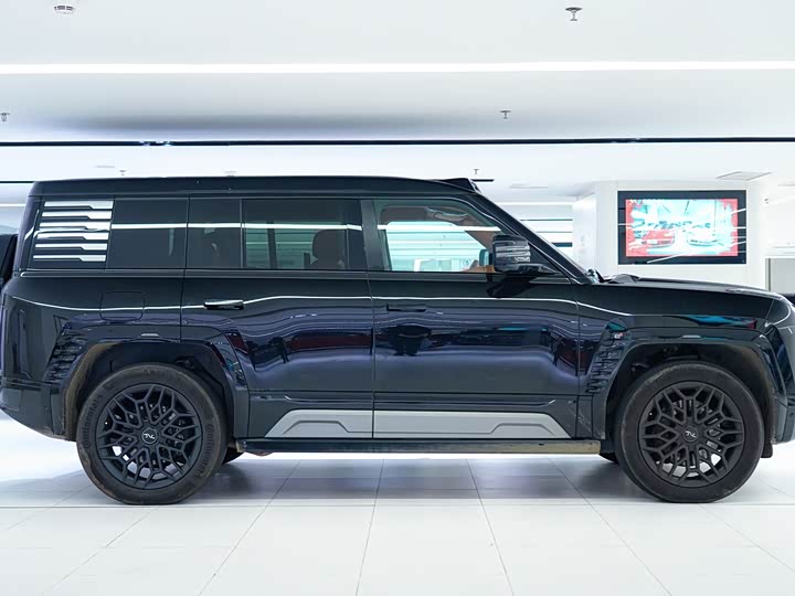 Фото 3 - BYD Yangwang U8