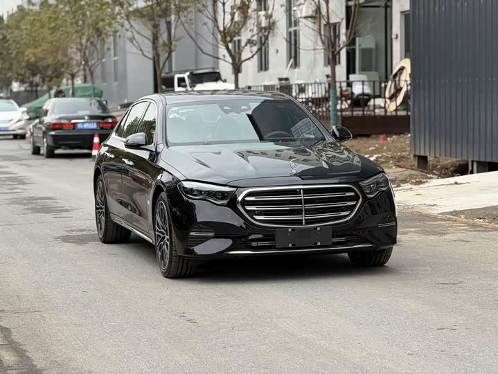 Photo 2 - Mercedes-Benz E-Class
