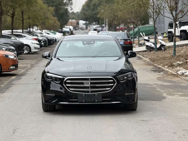 Photo 3 - Mercedes-Benz E-Class