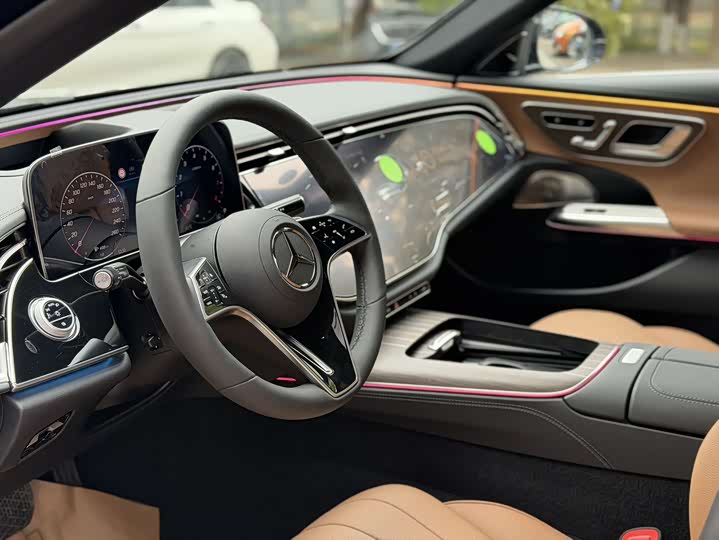 Photo 4 - Mercedes-Benz E-Class