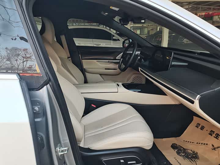 Фото 3 - XPeng P7