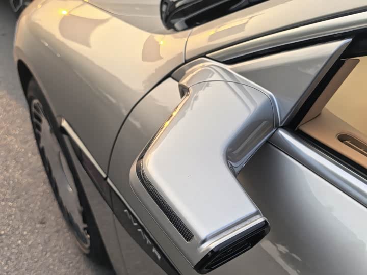 Фото 2 - Avatr 12