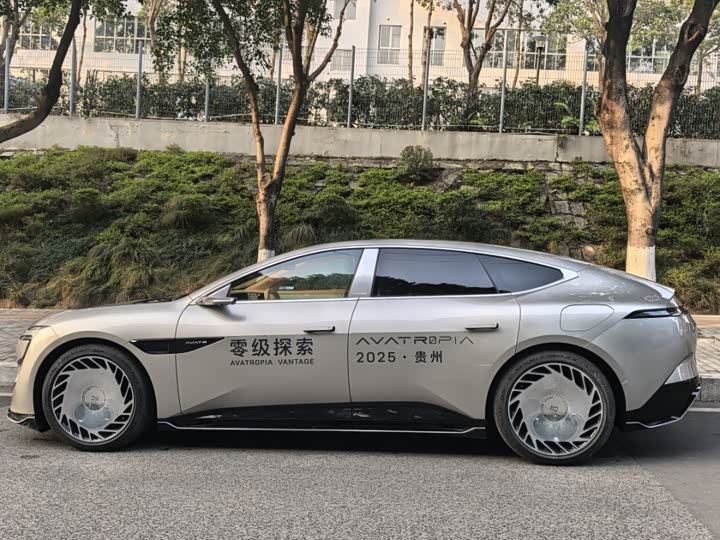 Фото 9 - Avatr 12