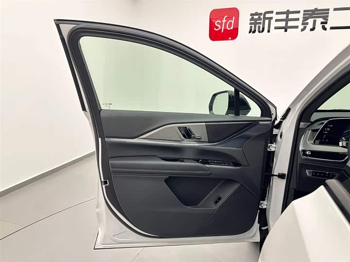 Фото 8 - Cadillac XT5