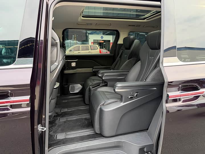 Photo 5 - Hongqi HQ9