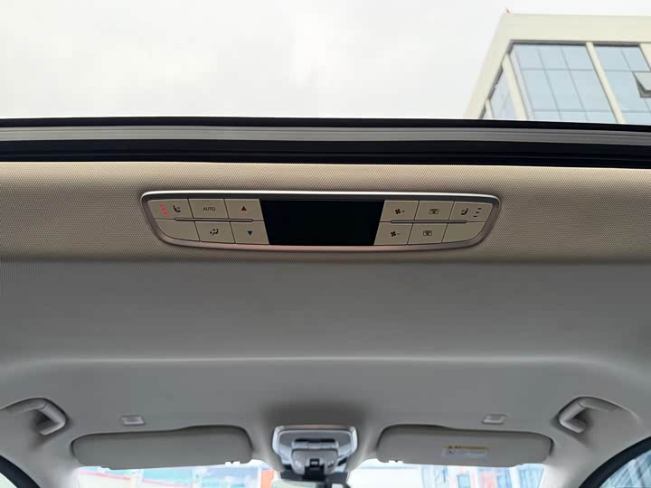 Photo 6 - Hongqi HQ9