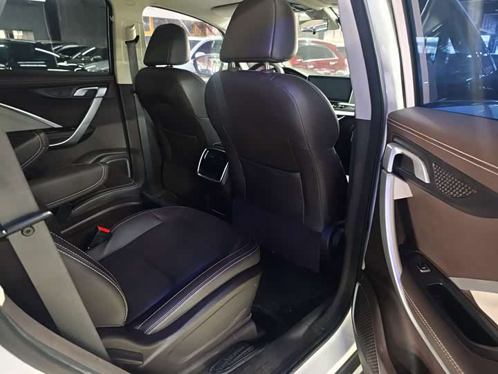 Фото 8 - Geely Jiaji