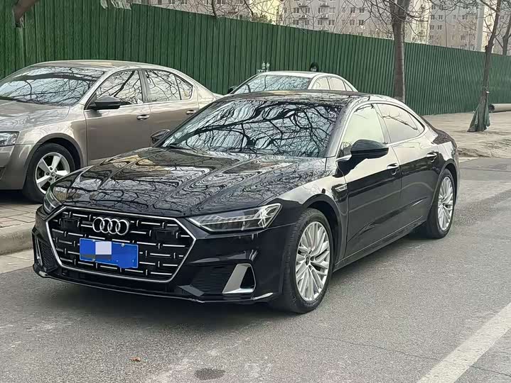 Фото 1 - Audi A7L