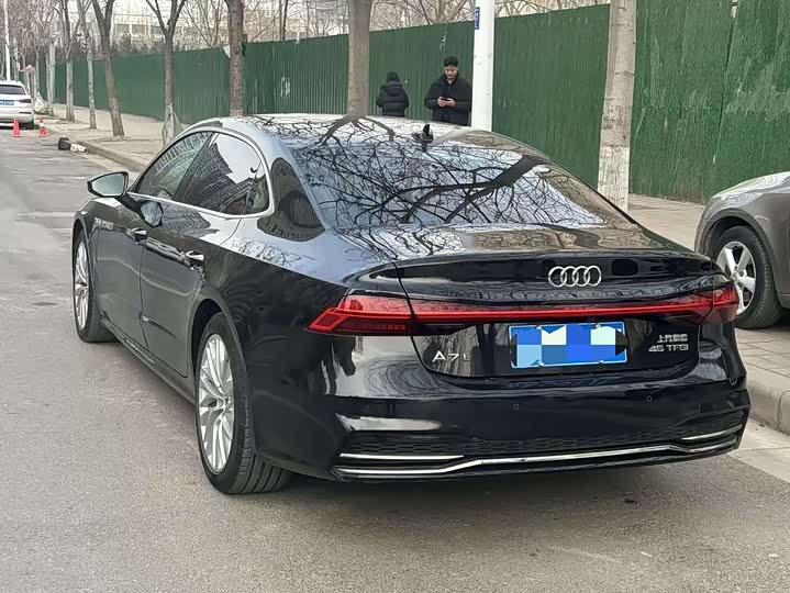 Фото 8 - Audi A7L
