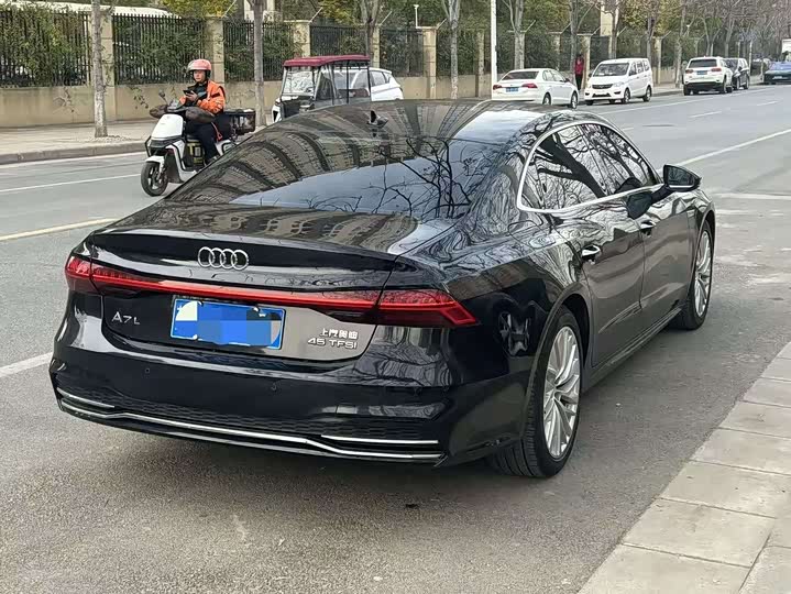 Фото 9 - Audi A7L