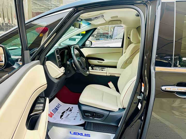 Фото 5 - Lexus LM