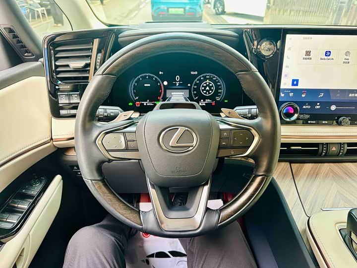 Фото 8 - Lexus LM