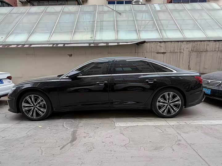 Фото 2 - Audi A6L