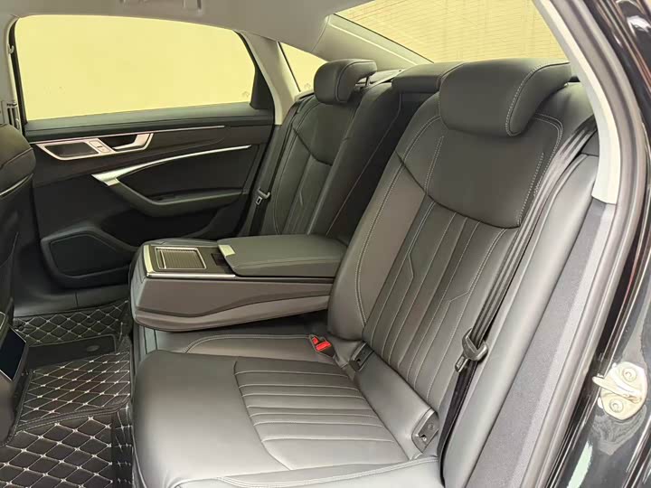 Фото 5 - Audi A6L