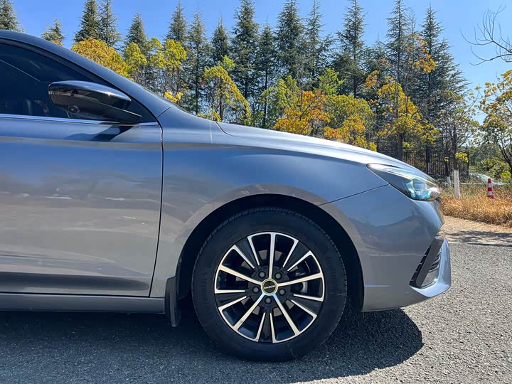 Фото 5 - Roewe i5