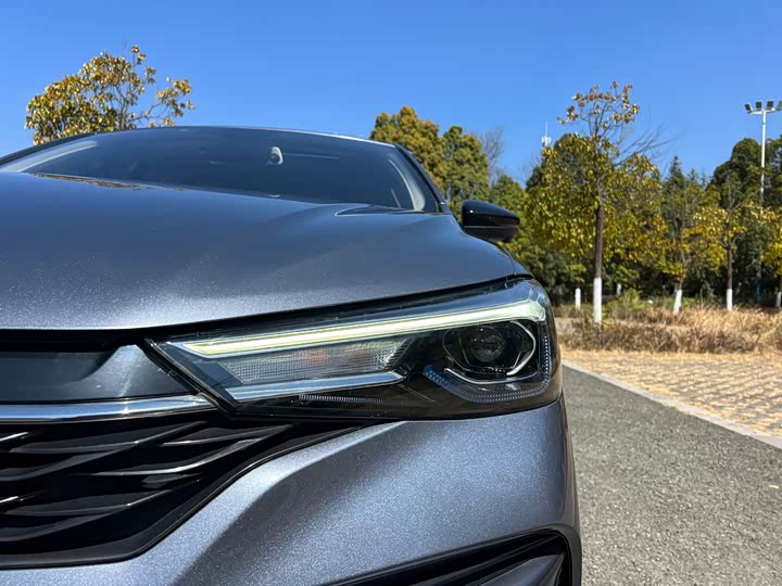 Фото 6 - Roewe i5