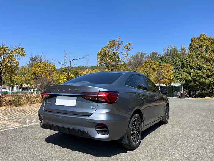 Фото 9 - Roewe i5