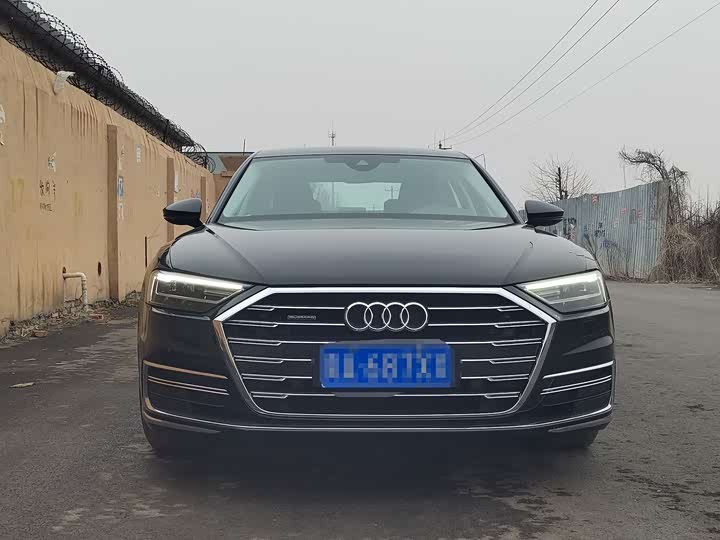 Фото 1 - Audi A8