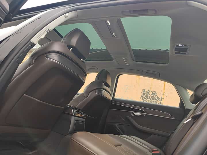 Фото 5 - Audi A8