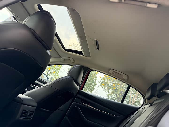 Photo 8 - Mazda 3 (Axela)