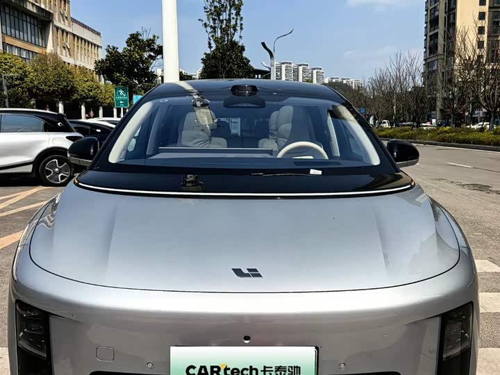 Фото 2 - LiXiang i8