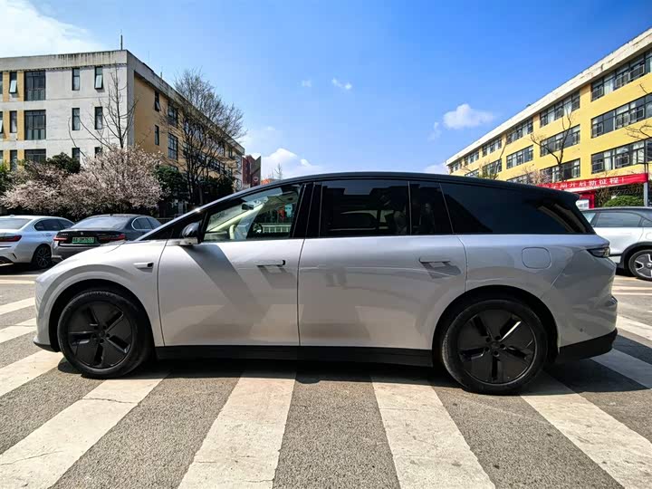 Фото 6 - LiXiang i8