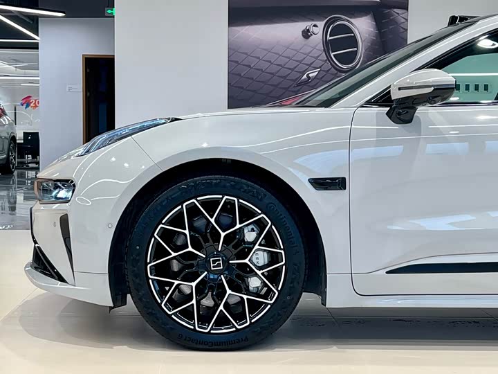 Фото 3 - Zeekr 001