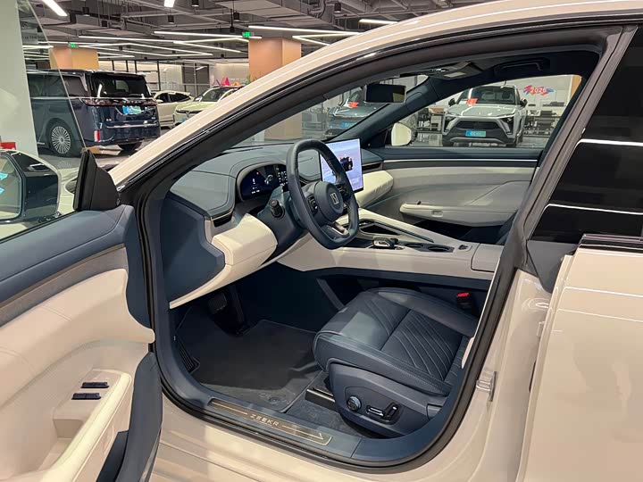 Фото 8 - Zeekr 001