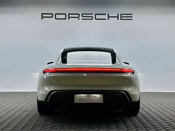 Photo 5 - Porsche Taycan