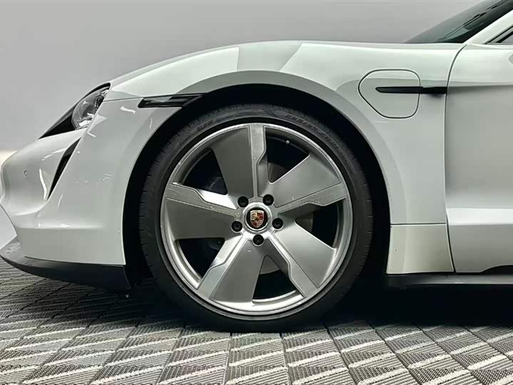 Photo 8 - Porsche Taycan