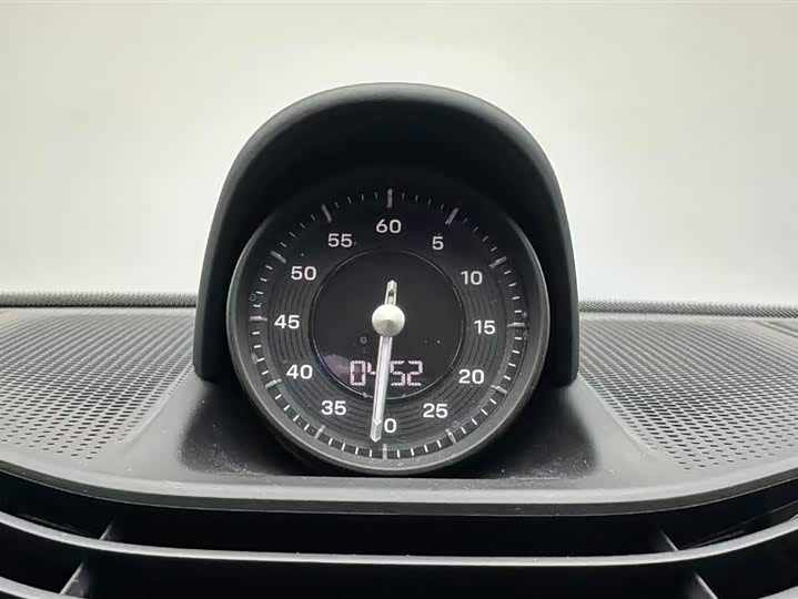 Photo 9 - Porsche Taycan