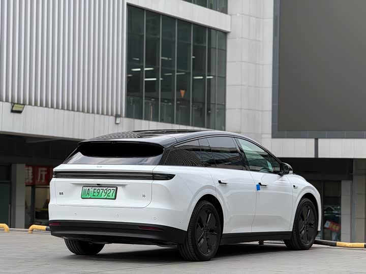 Фото 6 - LiXiang i6