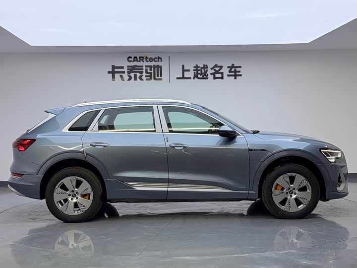 Фото 4 - Audi e-tron