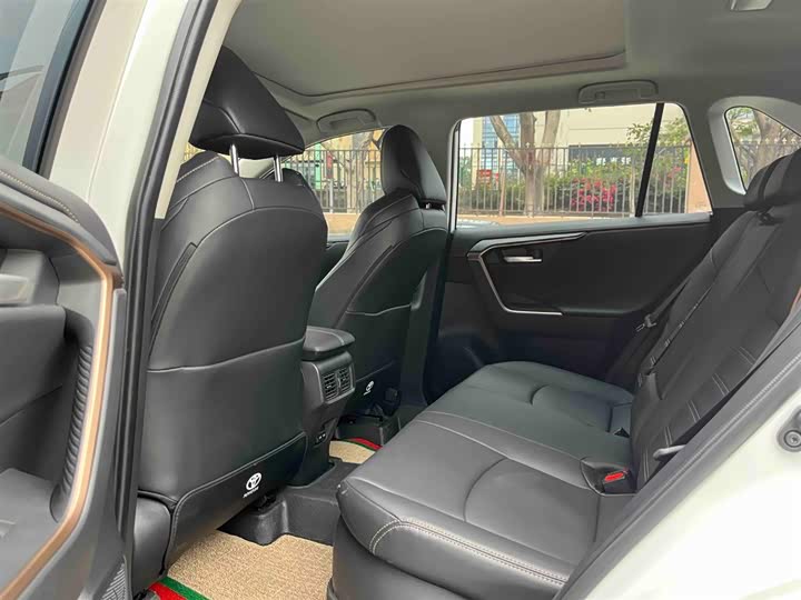 Фото 6 - Toyota Wildlander