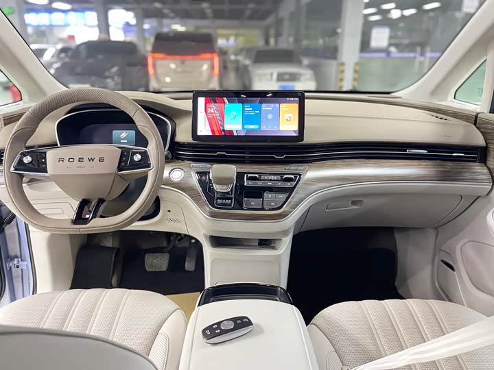 Photo 5 - Roewe iMax 8 EV