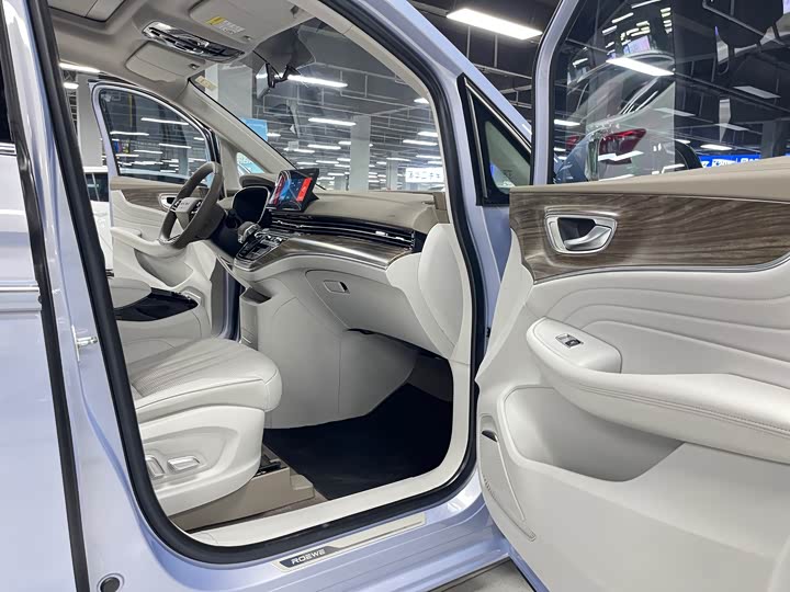 Photo 6 - Roewe iMax 8 EV