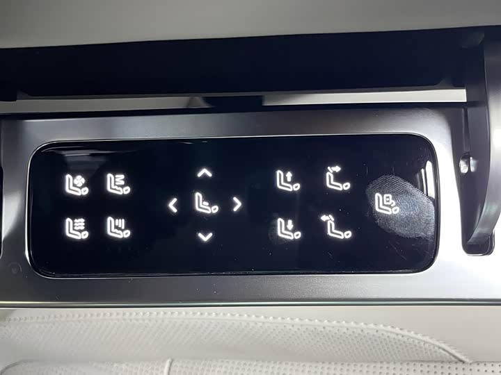 Photo 8 - Roewe iMax 8 EV