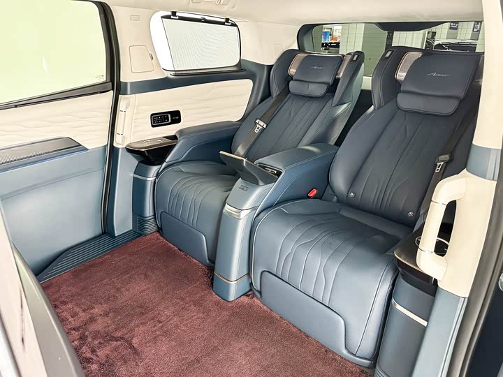 Photo 5 - Buick GL8 Century