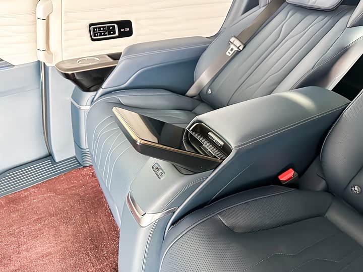 Photo 6 - Buick GL8 Century