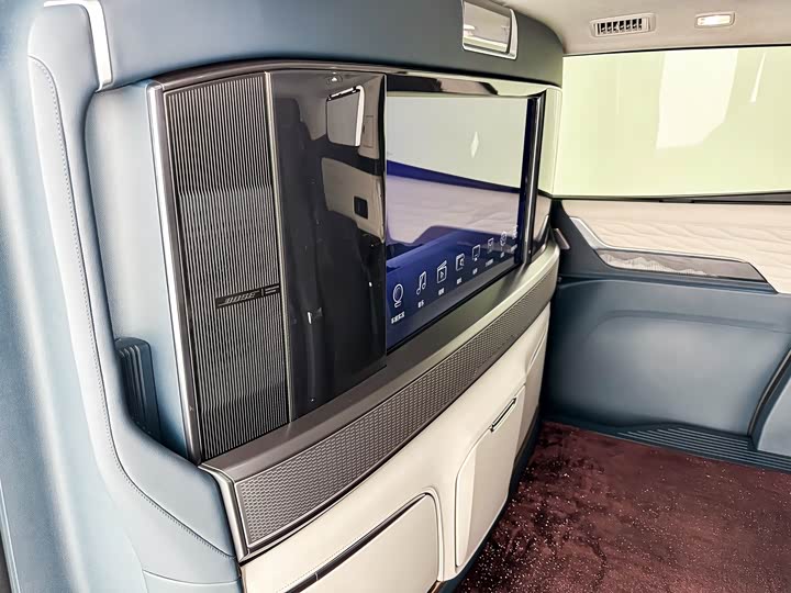 Photo 7 - Buick GL8 Century