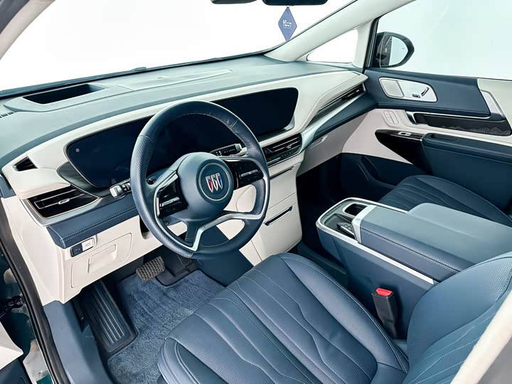 Photo 8 - Buick GL8 Century