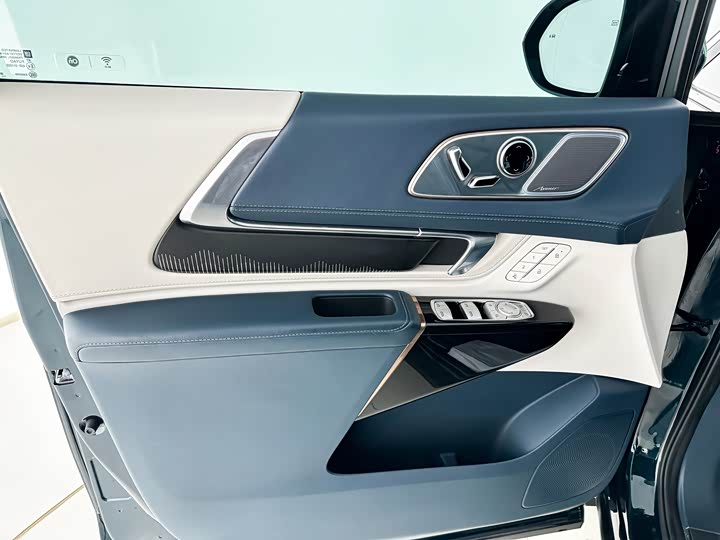 Photo 9 - Buick GL8 Century